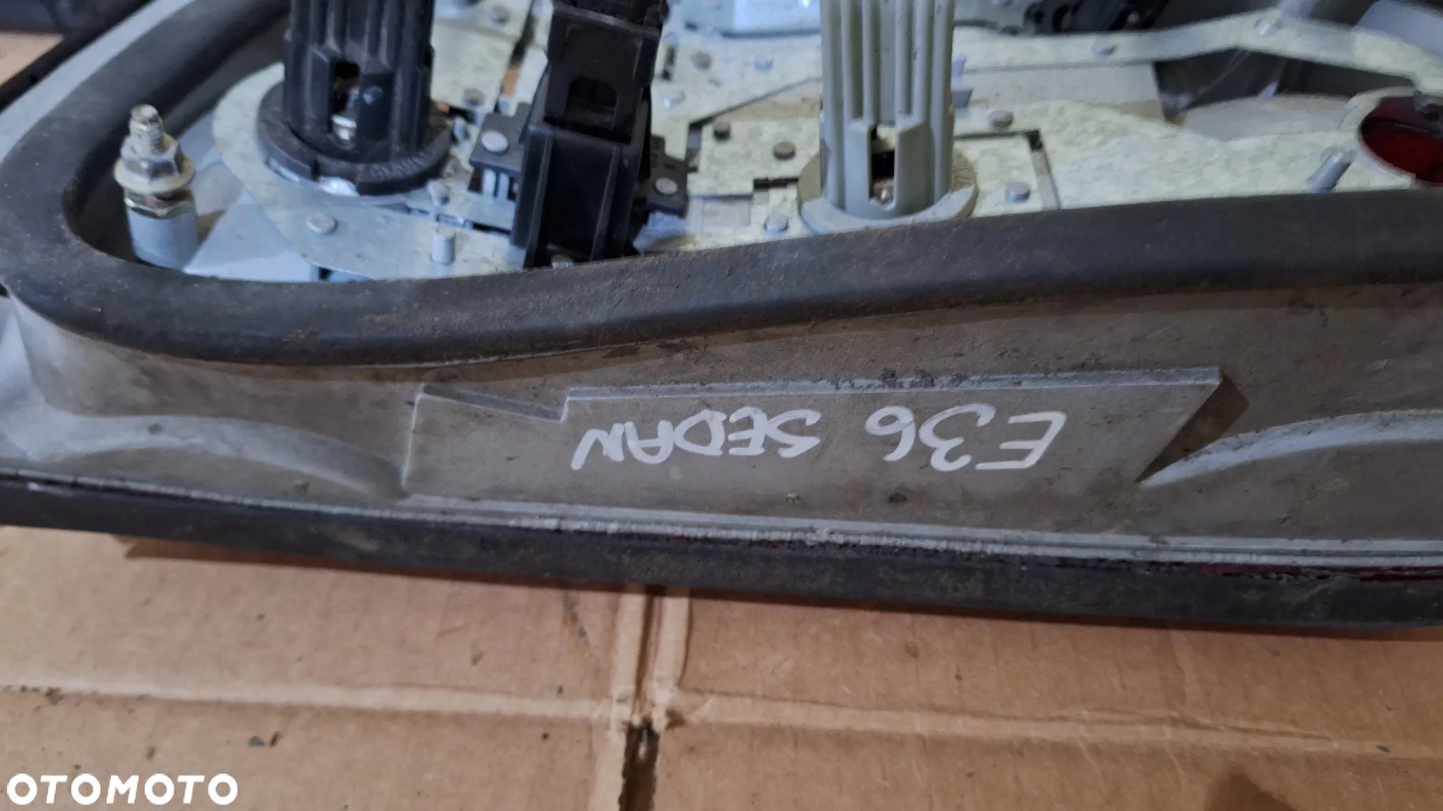 LAMPA LEWA PRAWA TYLNA TYL BMW E36 SEDAN - 3
