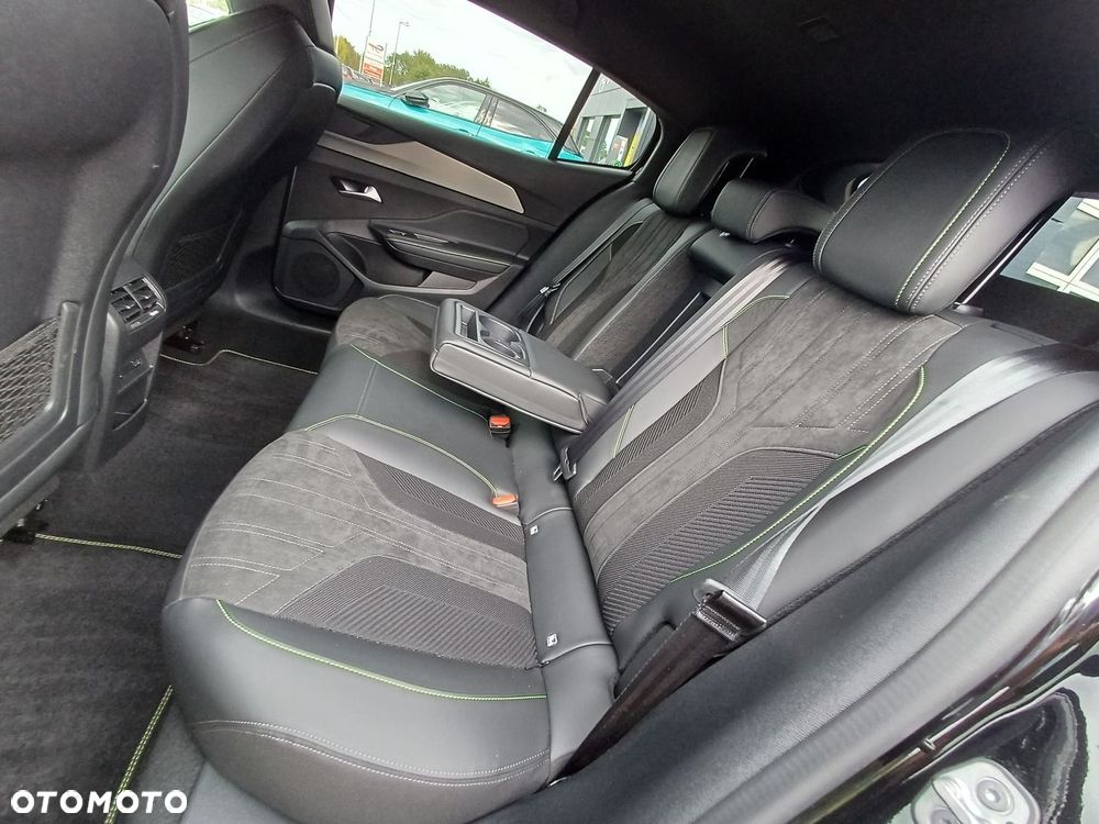Peugeot 408 - 32
