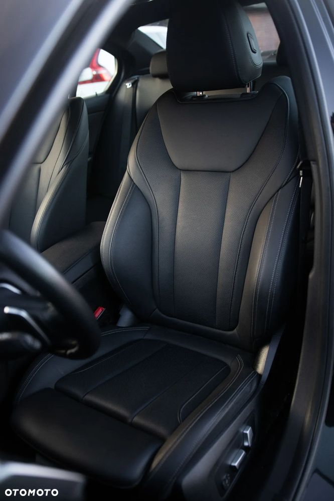 BMW Seria 3 330i xDrive Sport Line - 18