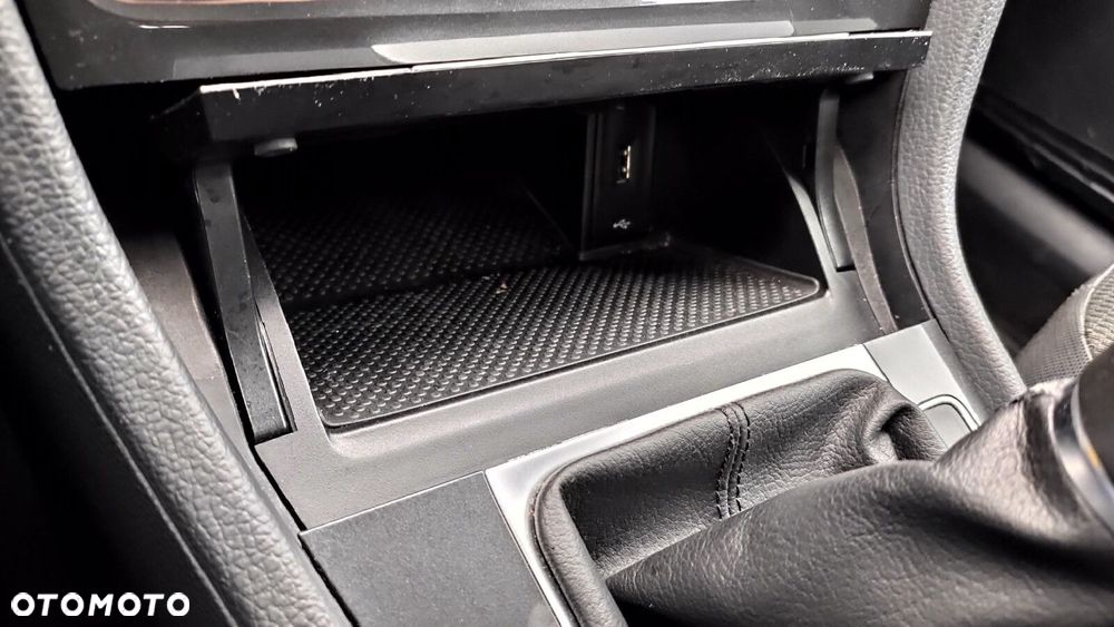 Volkswagen Golf - 24