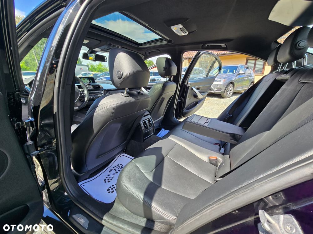 BMW Seria 3 328i xDrive Sport Line - 17