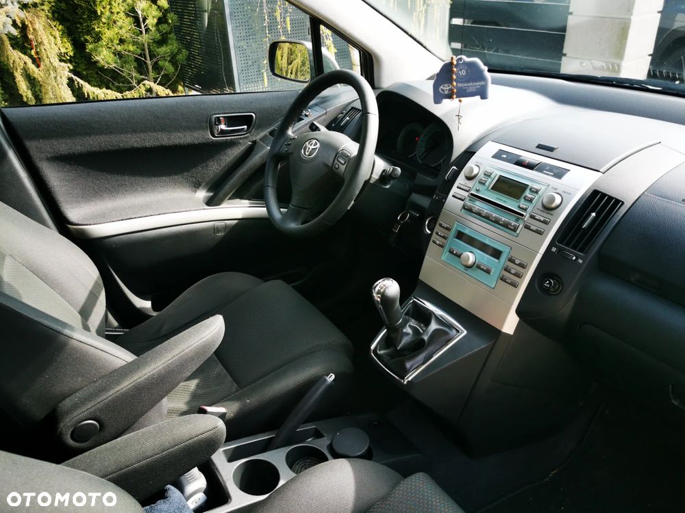 Toyota Corolla Verso 2.2 D-4D - 7