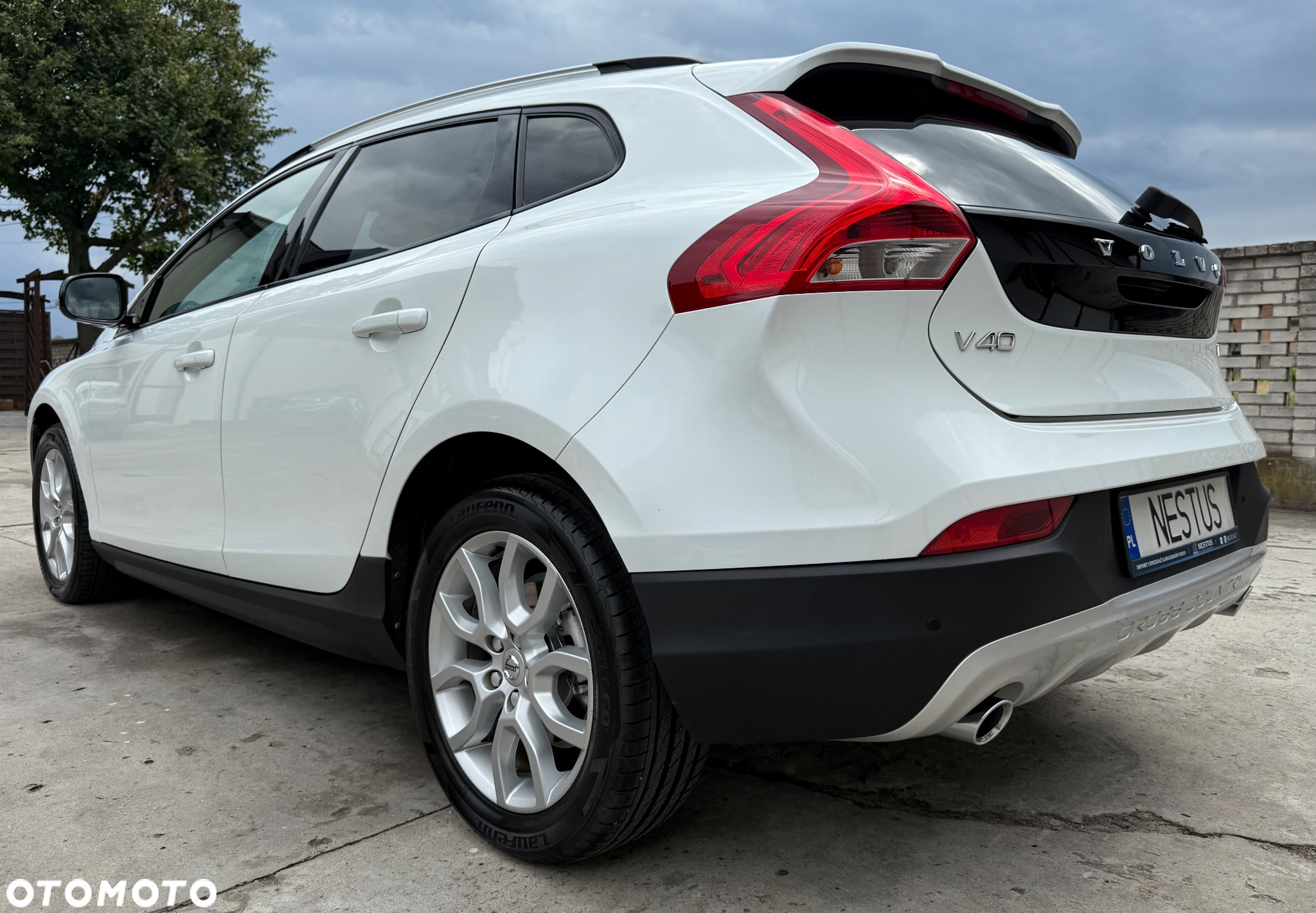 Volvo V40 Cross Country D3 Drive-E Summum - 4