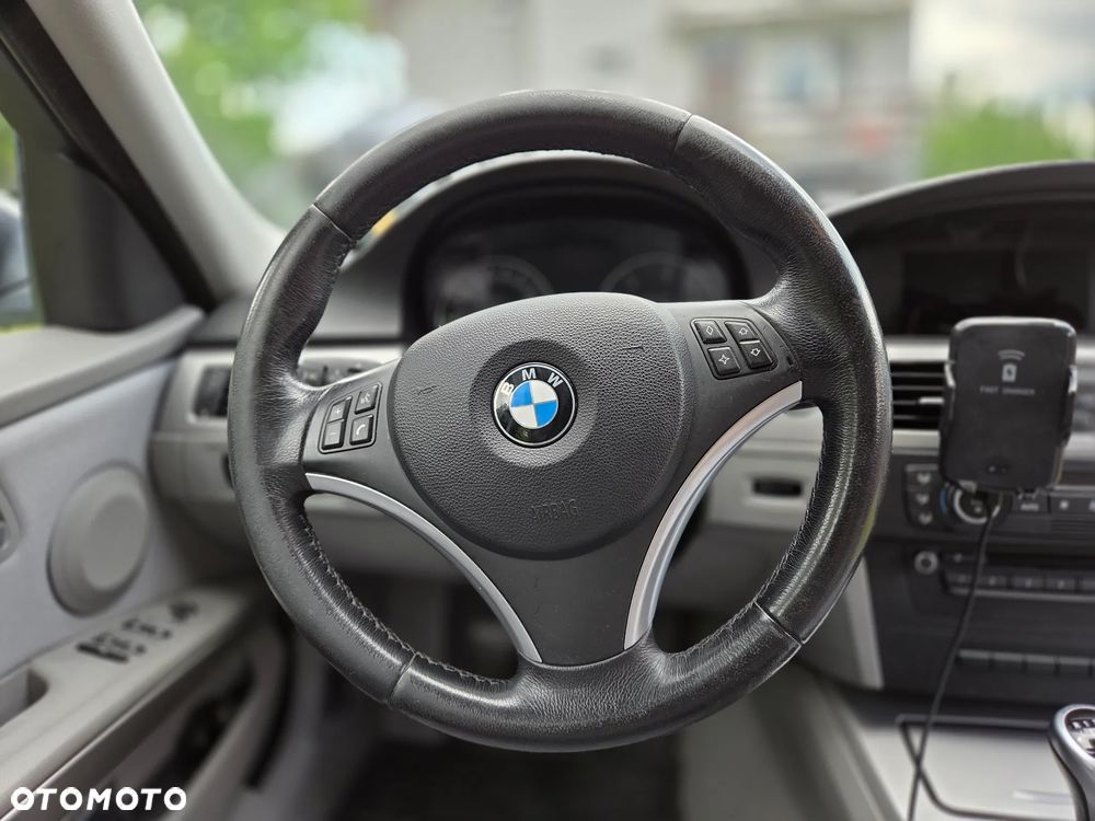 BMW Seria 3 320d DPF Touring - 13