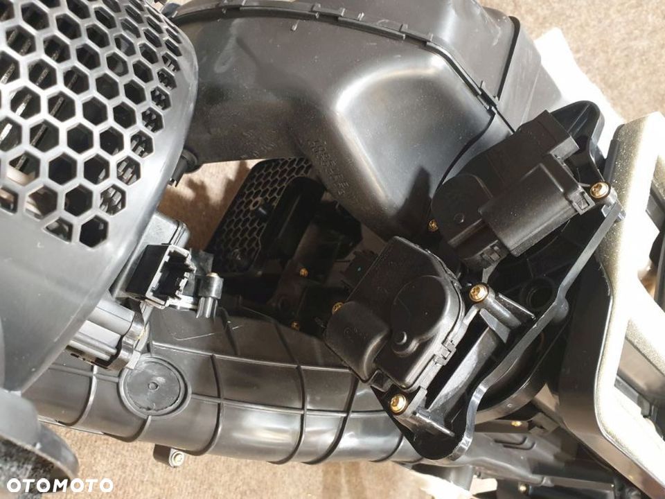 Nagrzewnica JEEP GRAND CHEROKE 17 21 rok . - 7