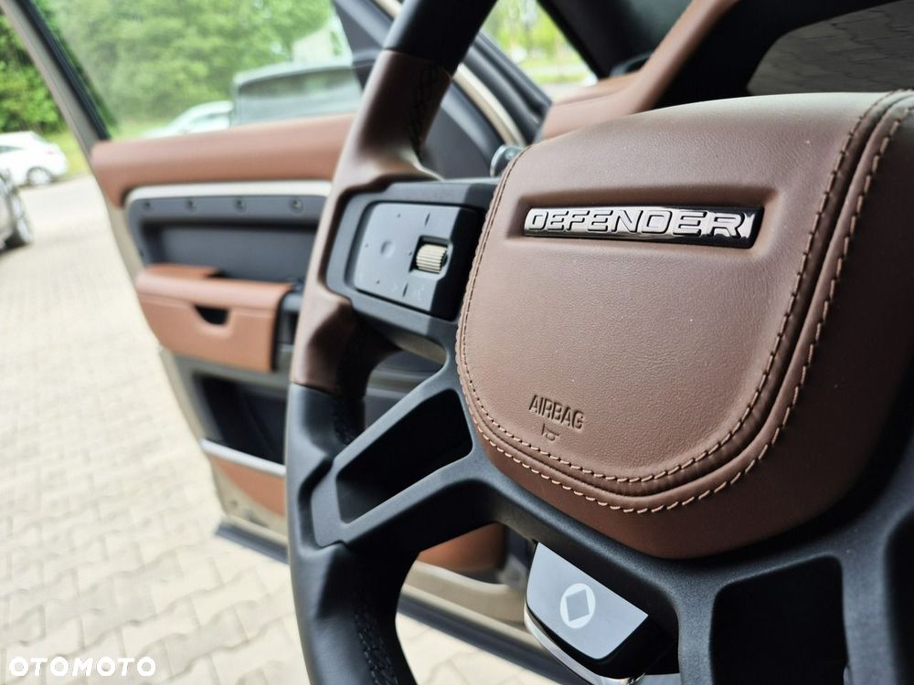 Land Rover Defender 110 P635 OCTA - 35