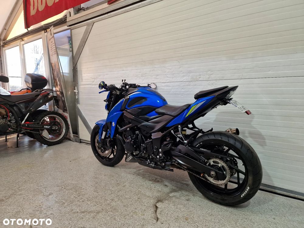 Suzuki GSX - 3