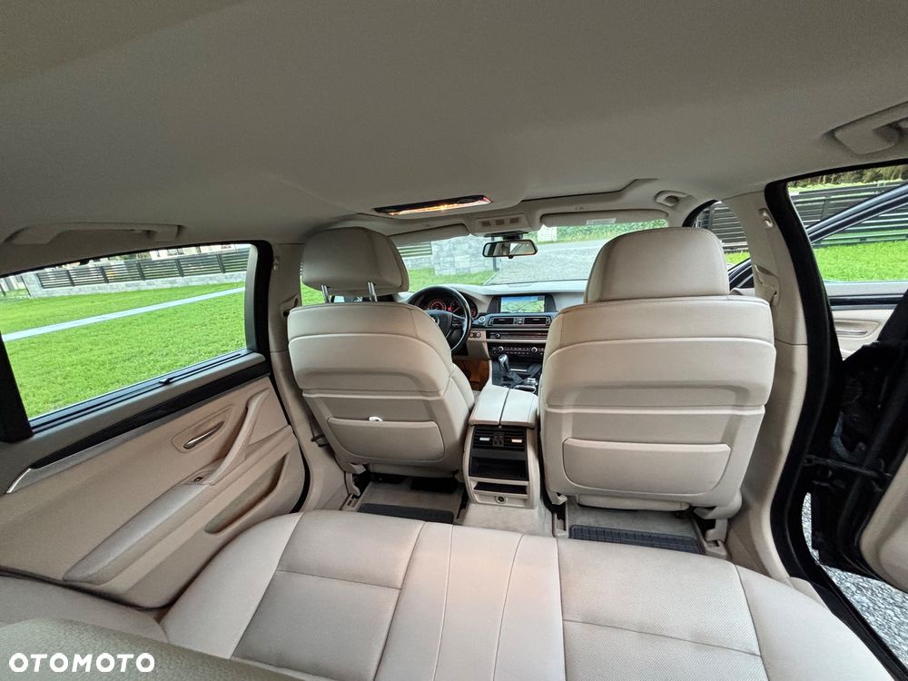 BMW Seria 5 528i - 23