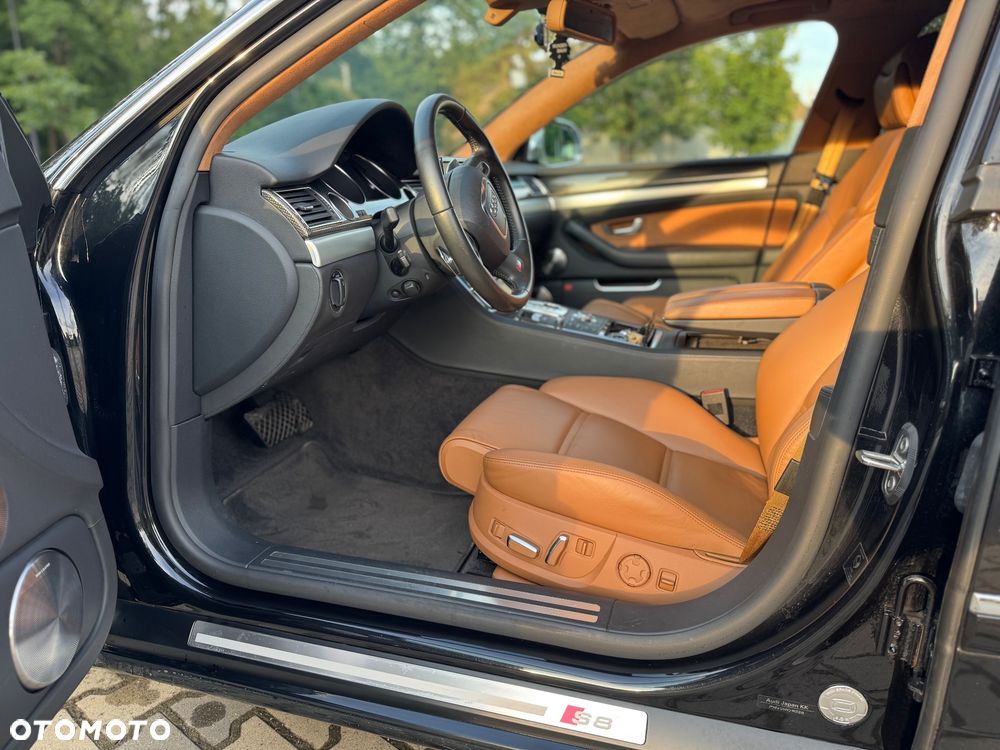 Audi S8 - 12