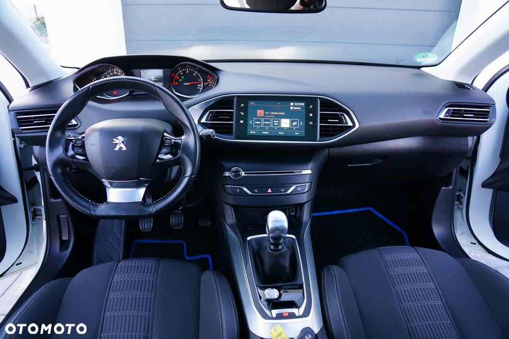 Peugeot 308 BlueHDi 130 Stop & Start Allure Business-Paket - 32