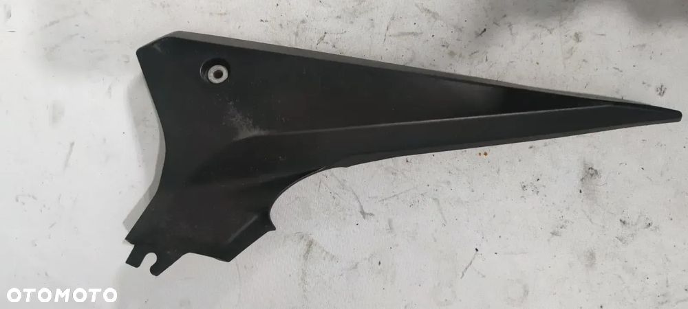 * YAMAHA XJ6 09-16 WYPEŁNIENIE POD SIEDZENIE LEWE OWIEWKA LEWA OSŁONA BOK BOCZEK - 1
