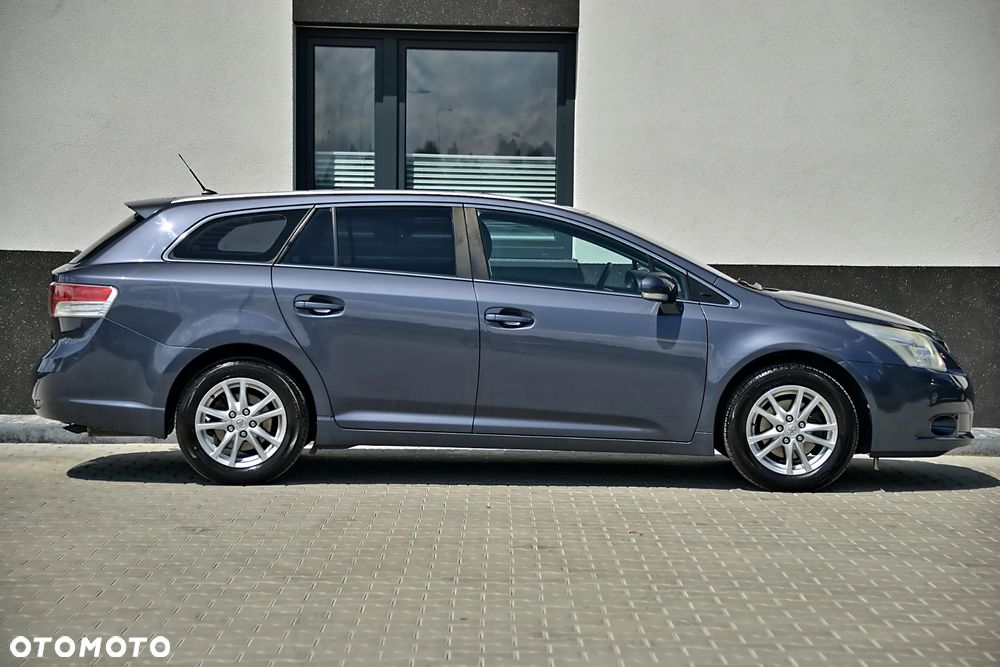 Toyota Avensis 1.6 Premium - 20
