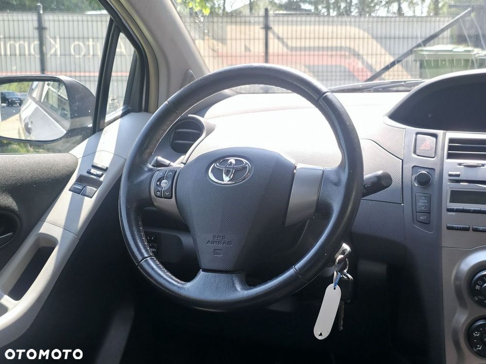 Toyota Yaris - 12