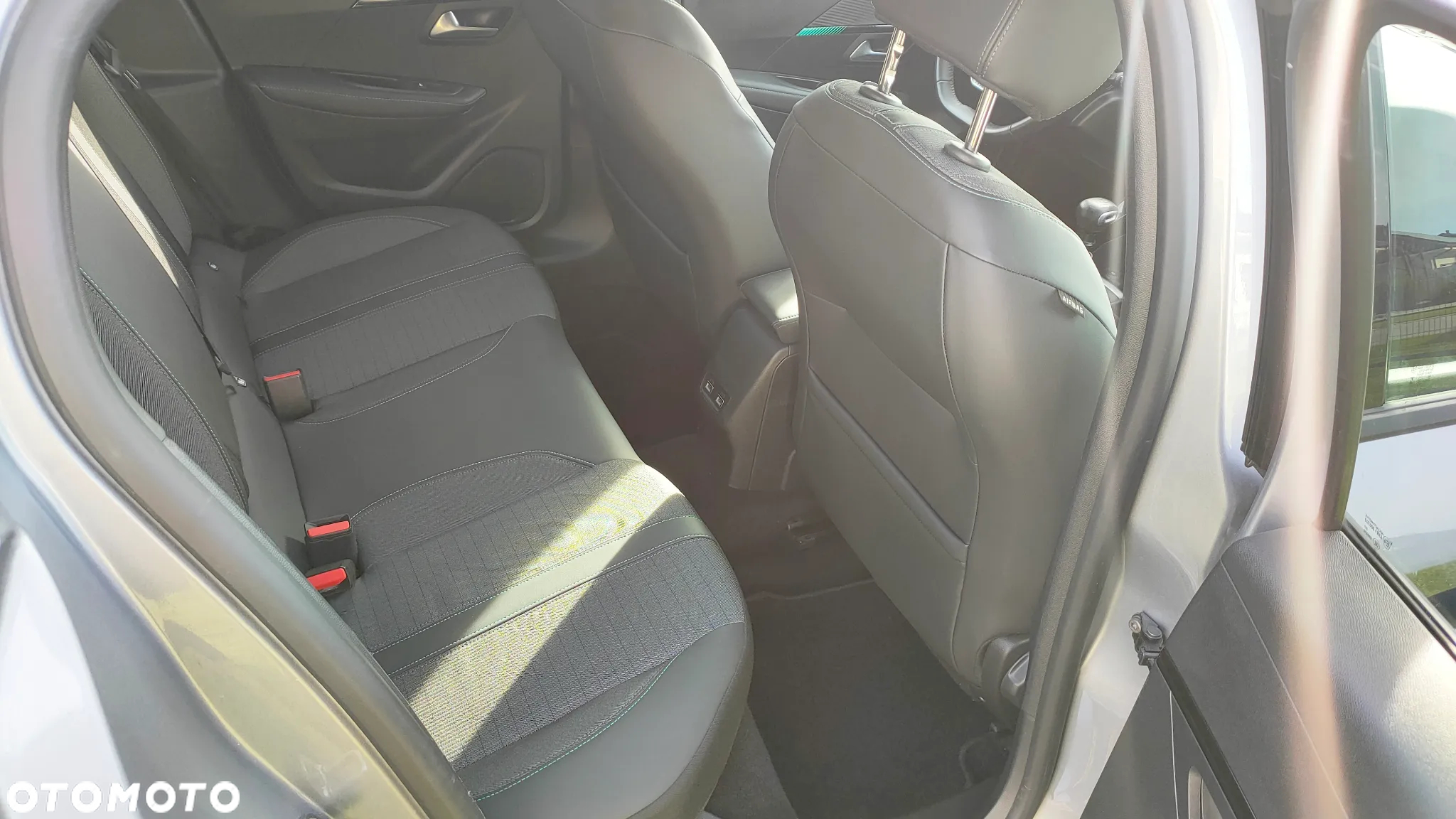 Peugeot 208 PureTech 100 Allure - 19