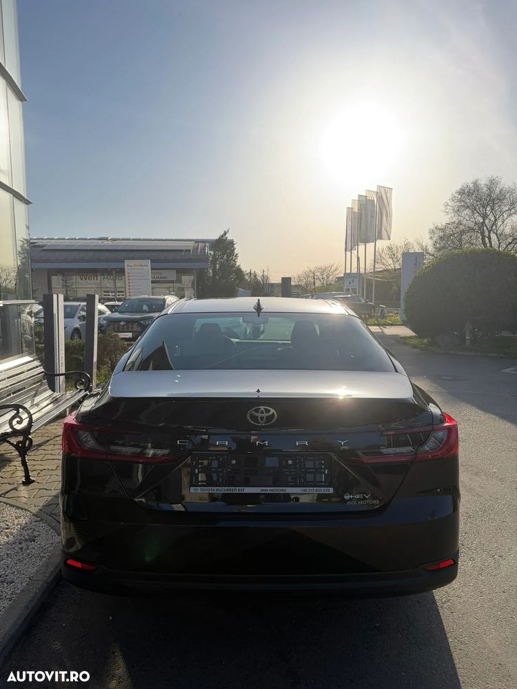 Toyota Camry 2.5 HEV Luxury - 5