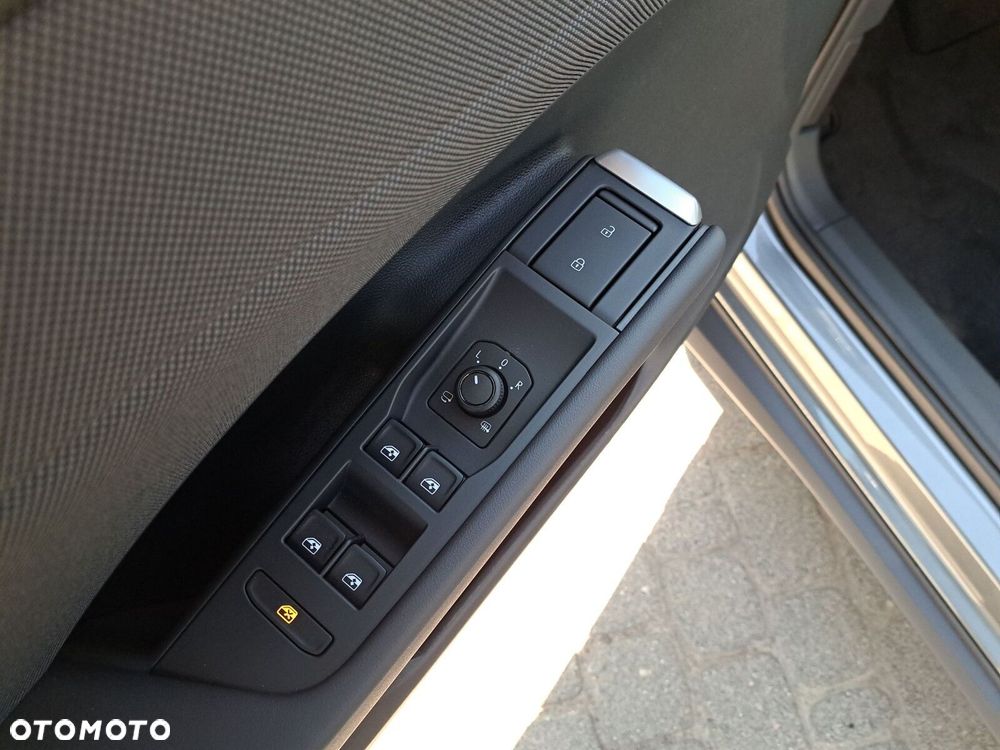 Volkswagen T-Roc 1.5 eTSI Life DSG - 14