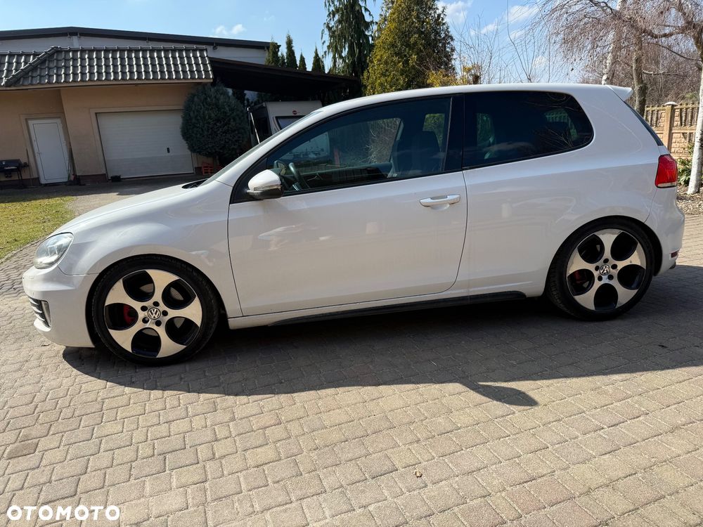 Volkswagen Golf 2.0 GTI adidas - 6