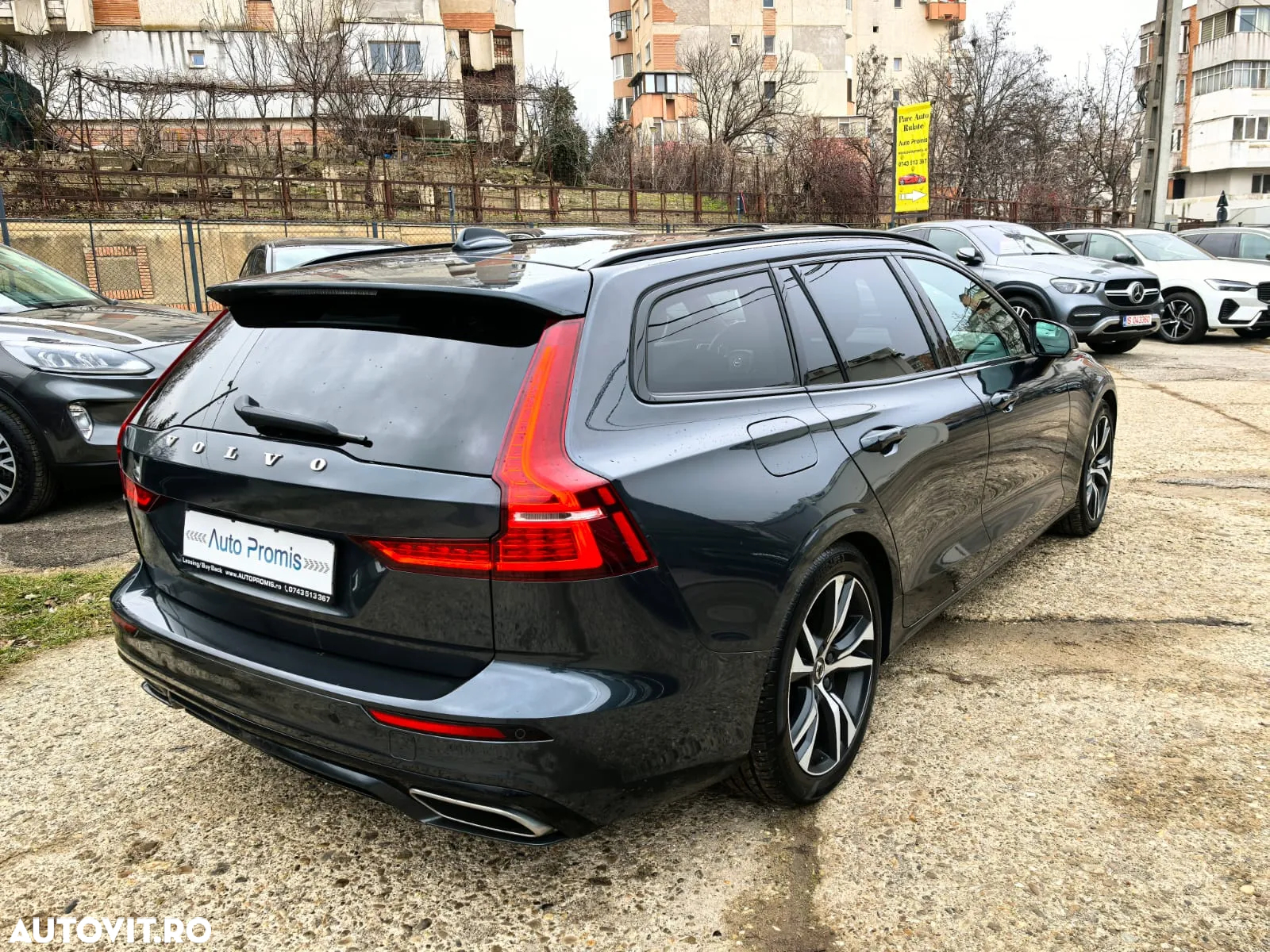 Volvo V60 D3 R-Design - 9