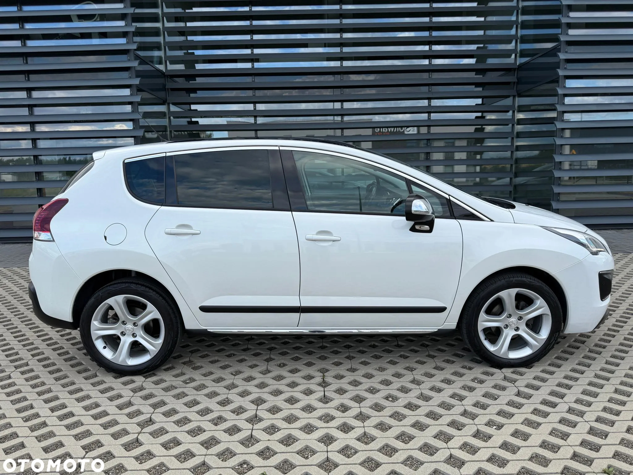 Peugeot 3008 HDi FAP 115 Roland Garros - 4