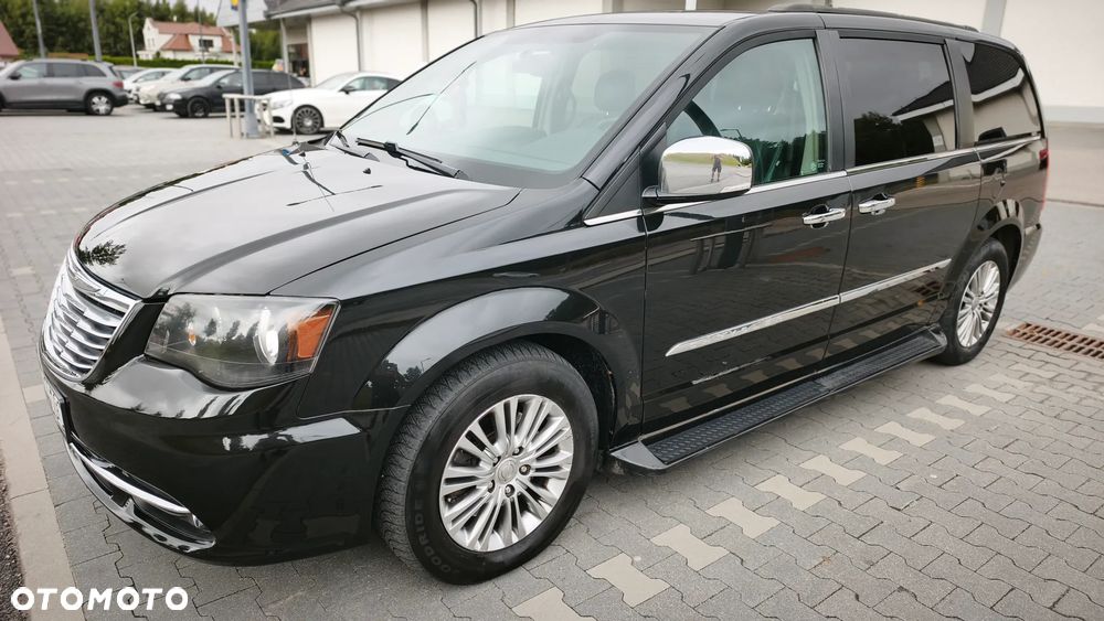 Chrysler Town & Country 3.6 Limited - 12