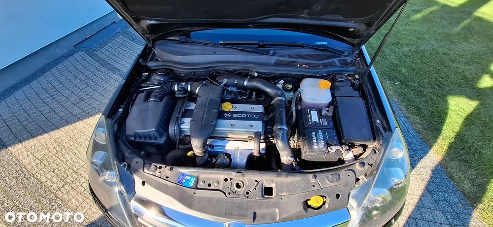 Opel Astra III GTC 2.0 T Sport - 27