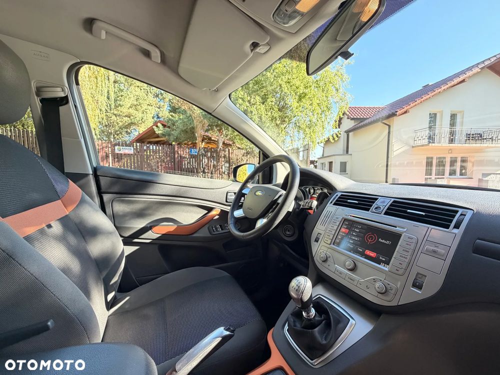 Ford Kuga 2.0 TDCi 2x4 Titanium - 27