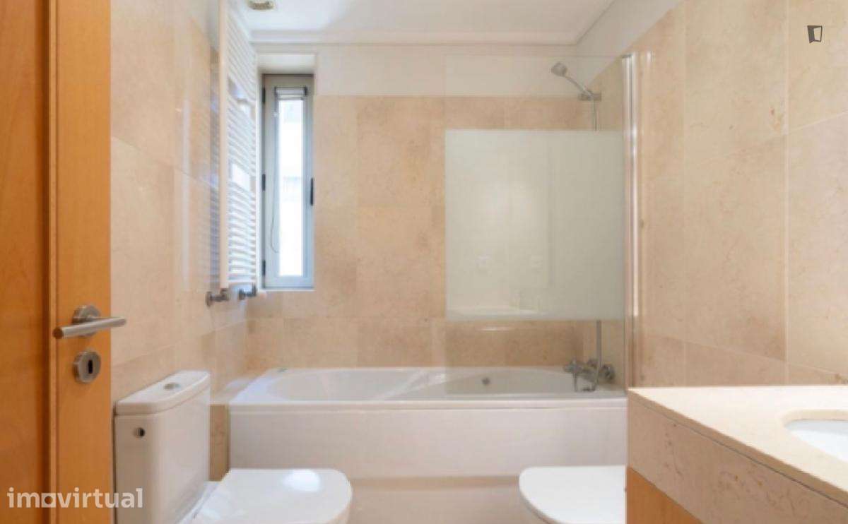 Quarto - localizado em Cedofeita Porto - Grande imagem: 4/14