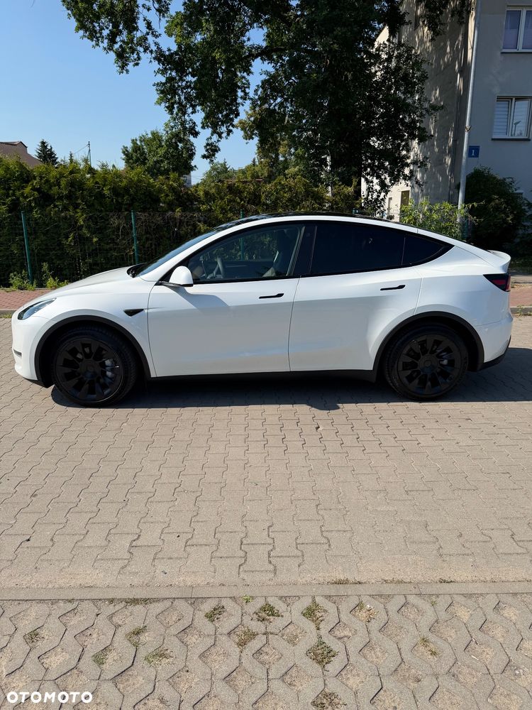 Tesla Model Y - 5