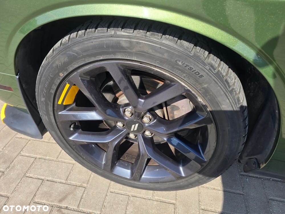 Dodge Challenger - 14