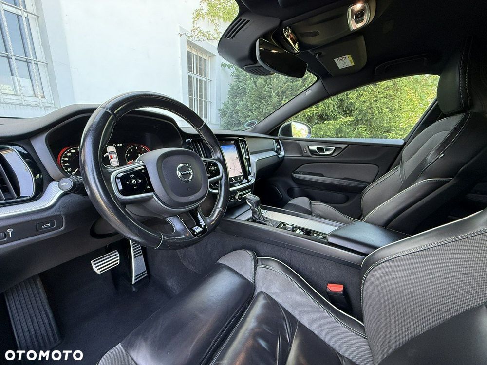 Volvo V60 T4 Geartronic R-Design - 34