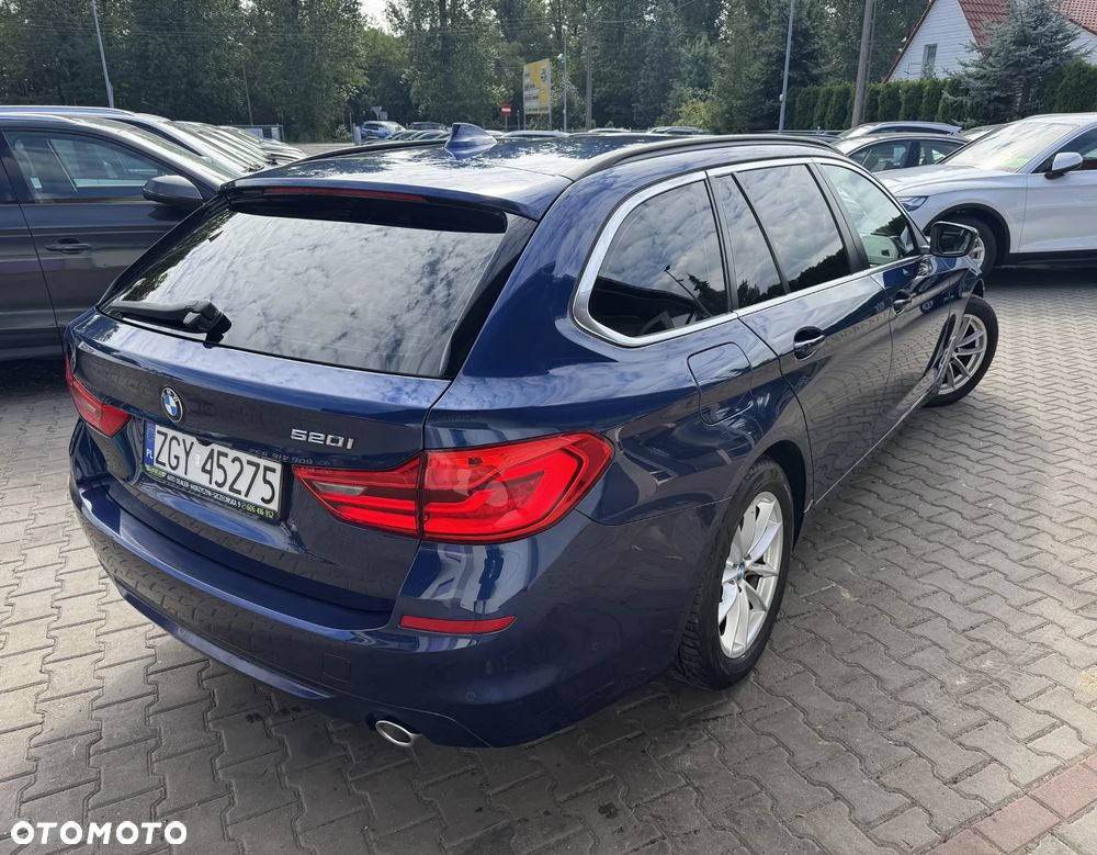 BMW Seria 5 520i Sport Line - 4
