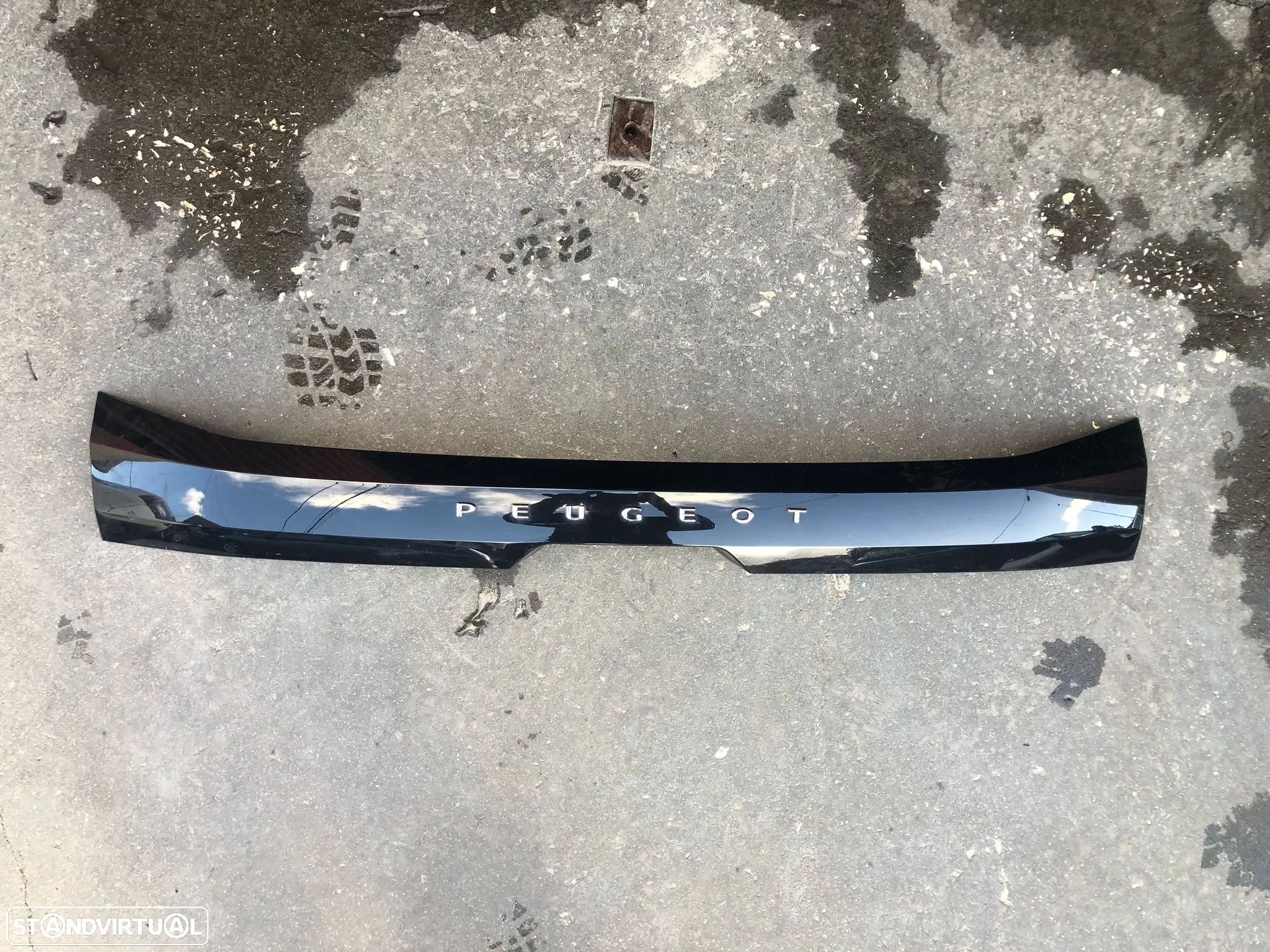 PEUGEOT 208 II FRISO PLASTICO MALA - FR001 - 1