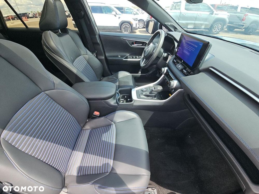 Toyota RAV4 - 10