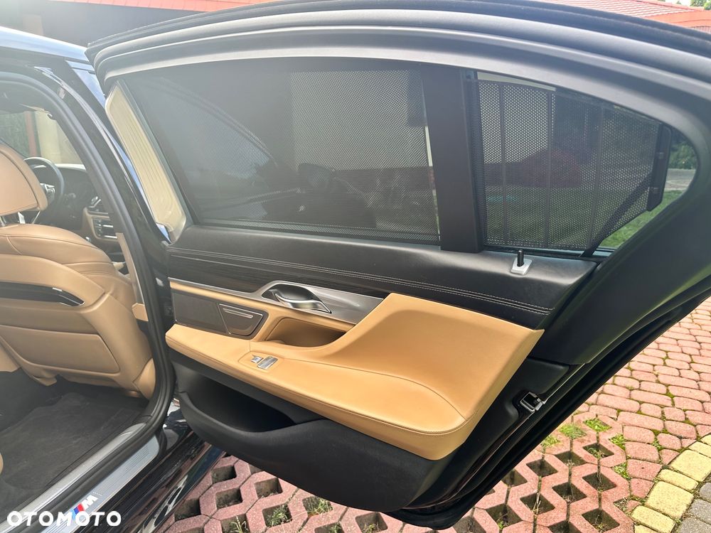 BMW Seria 7 750Li xDrive - 12