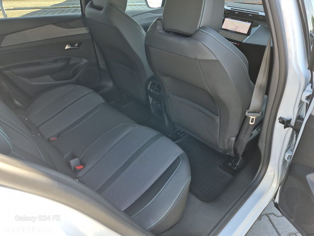 Peugeot 408 HYBRID 145 e-DSC6 Allure - 29
