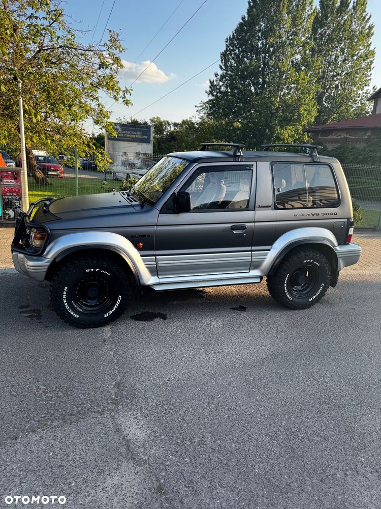 Mitsubishi Pajero - 1