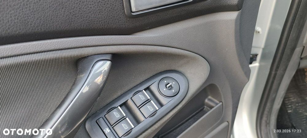 Ford Kuga 2.0 TDCi 2x4 Titanium - 23