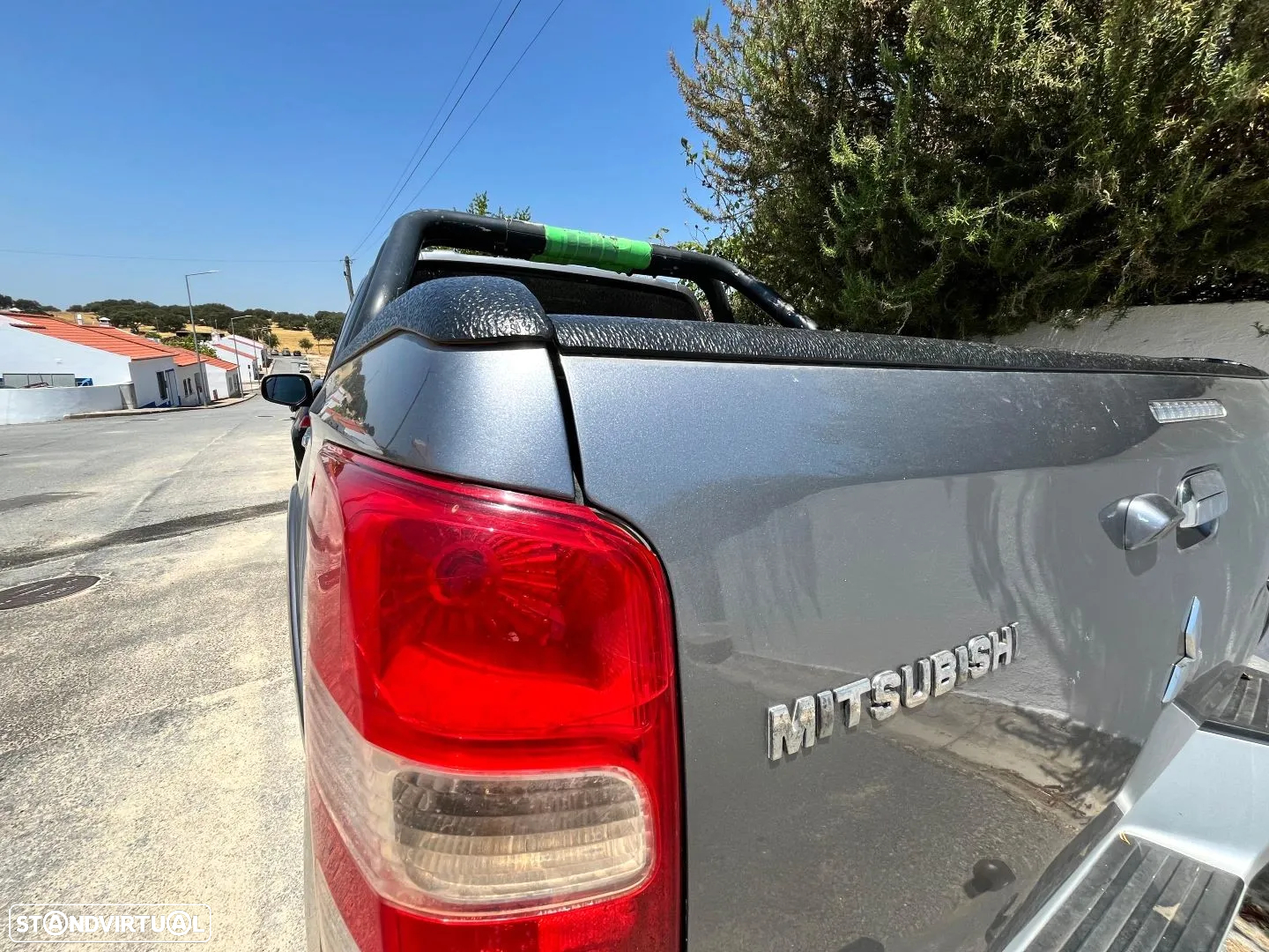 Mitsubishi L200 2.4 DI-D CD Intense Strakar 4WD - 5