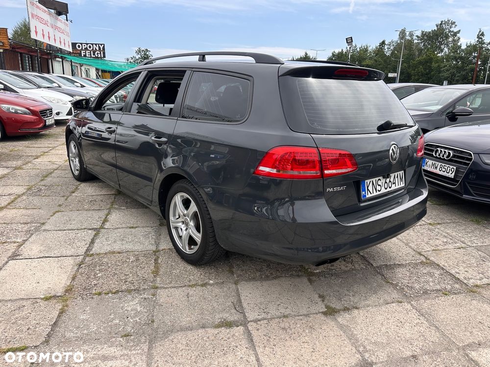 Volkswagen Passat 2.0 TDI Comfortline R-Style - 25