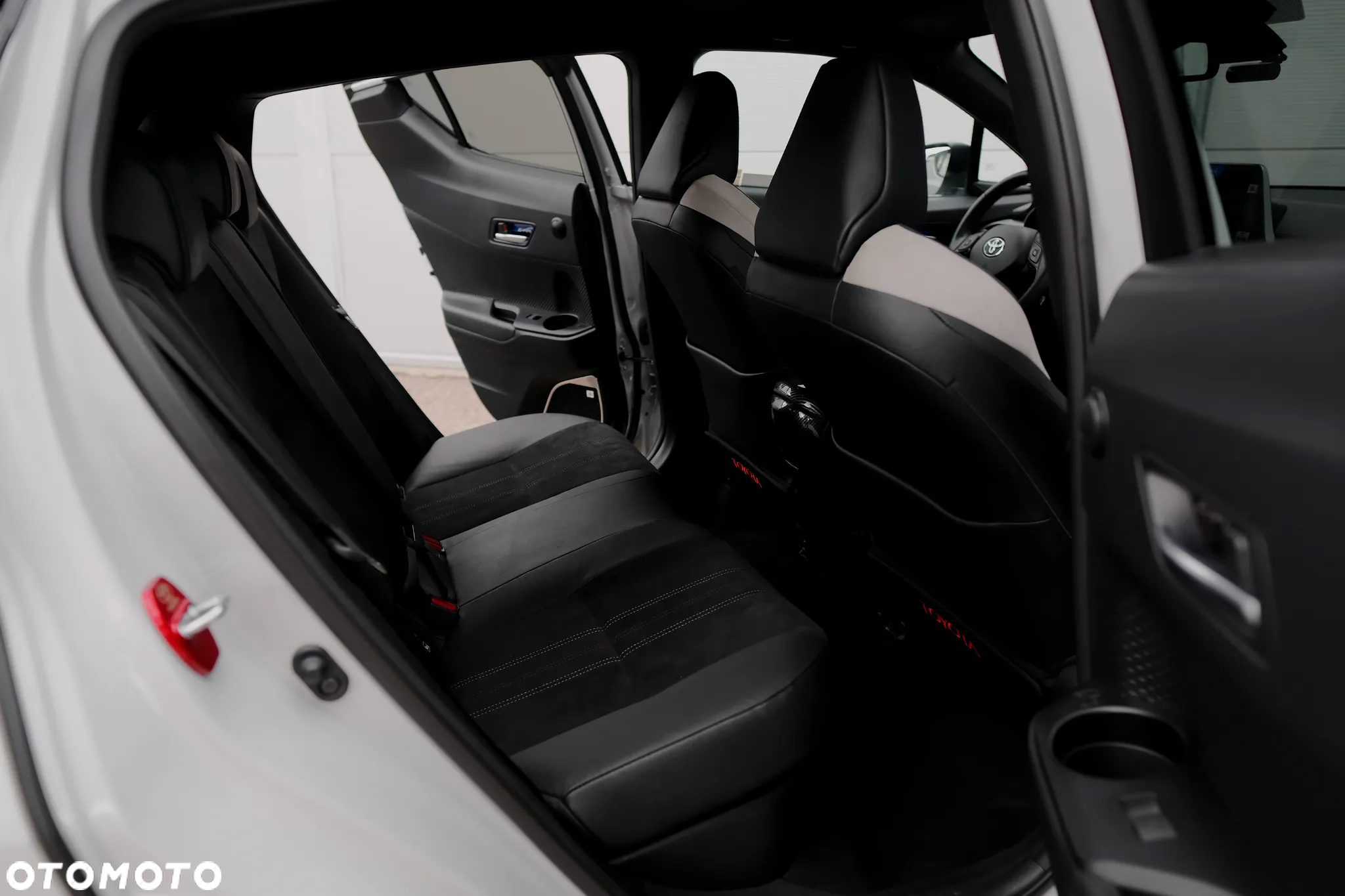 Toyota C-HR 2.0 Hybrid GR Sport - 26