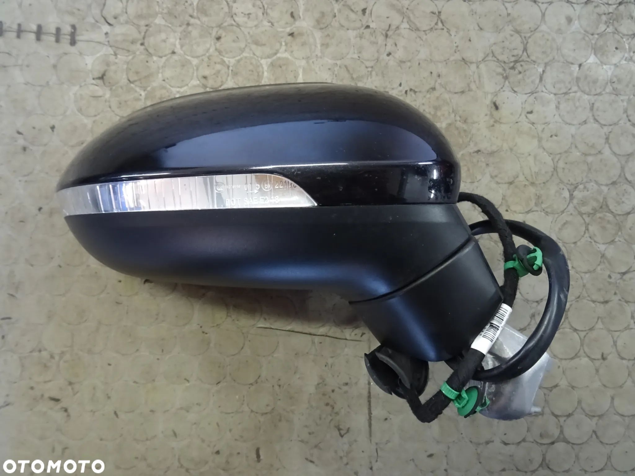 LC9X 13PIN Lusterko Prawe Europa VW  Passat B8 LIFT czesci - 1