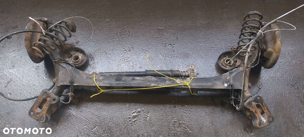 BELKA OŚ ZAWIESZENIA TYŁ TARCZE Z ABS PEUGEOT 308 I SW KOMBI 1.6 HDI - 2