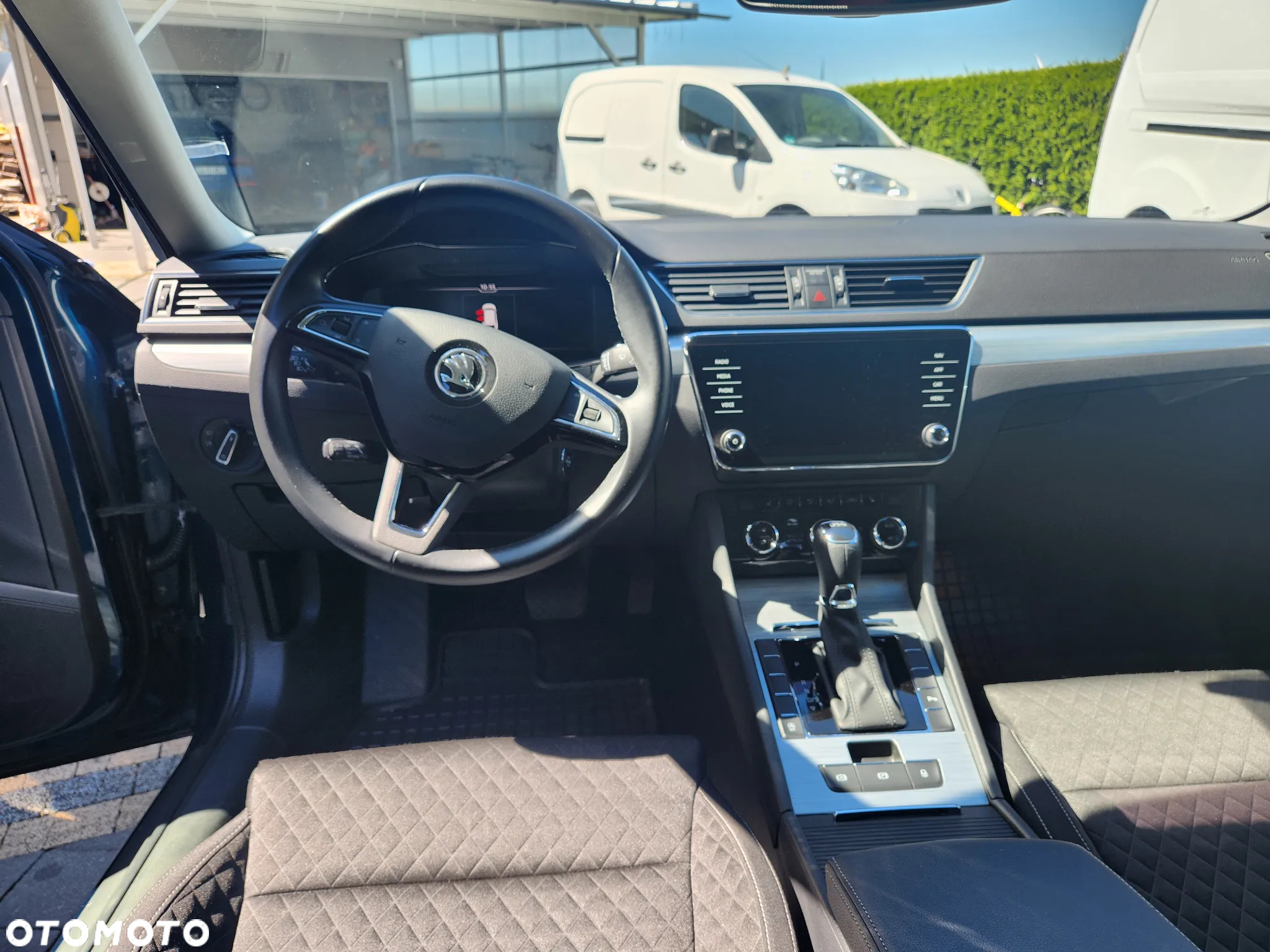 Skoda Superb 2.0 TDI DSG Premium Edition - 19