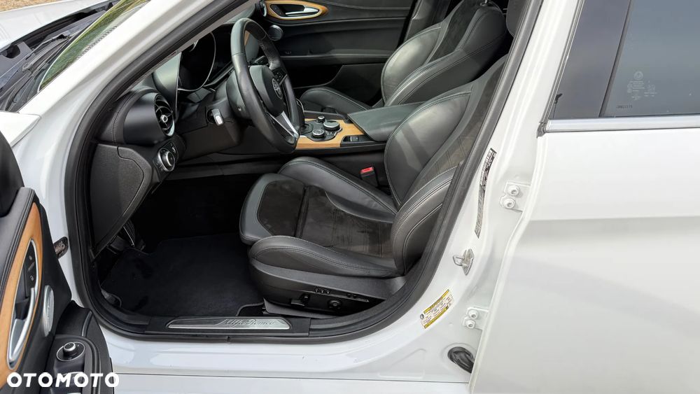 Alfa Romeo Giulia 2.0 Turbo 16V AT8 Veloce - 6