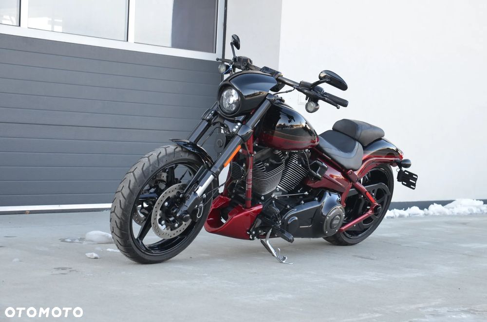 Harley-Davidson Softail Breakout - 12