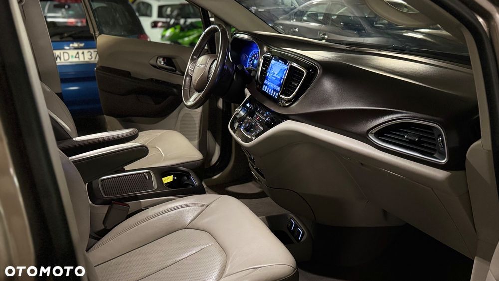 Chrysler Pacifica - 14