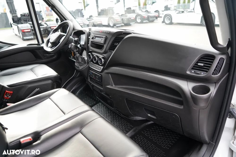 Iveco DAILY 65-170 / ȘASIU CU CABINĂ - 3,8 M / MANUALĂ / ROȚI SPATE DUBLE / 3 LOCURI / TAPIȚERIE DIN PIELE / IMPORTAT / - 33