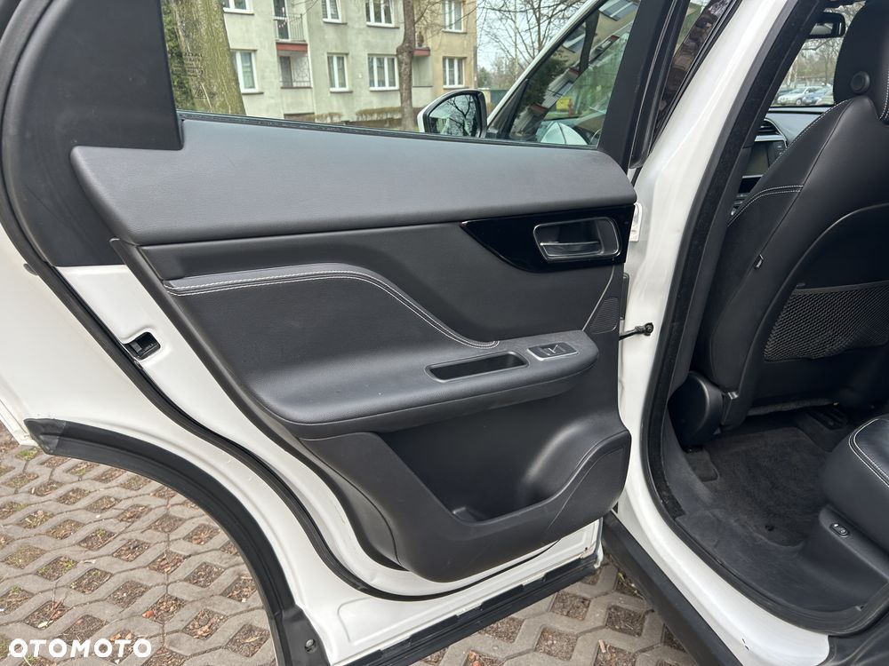 Jaguar F-Pace 2.0 i4D AWD R-Sport - 30