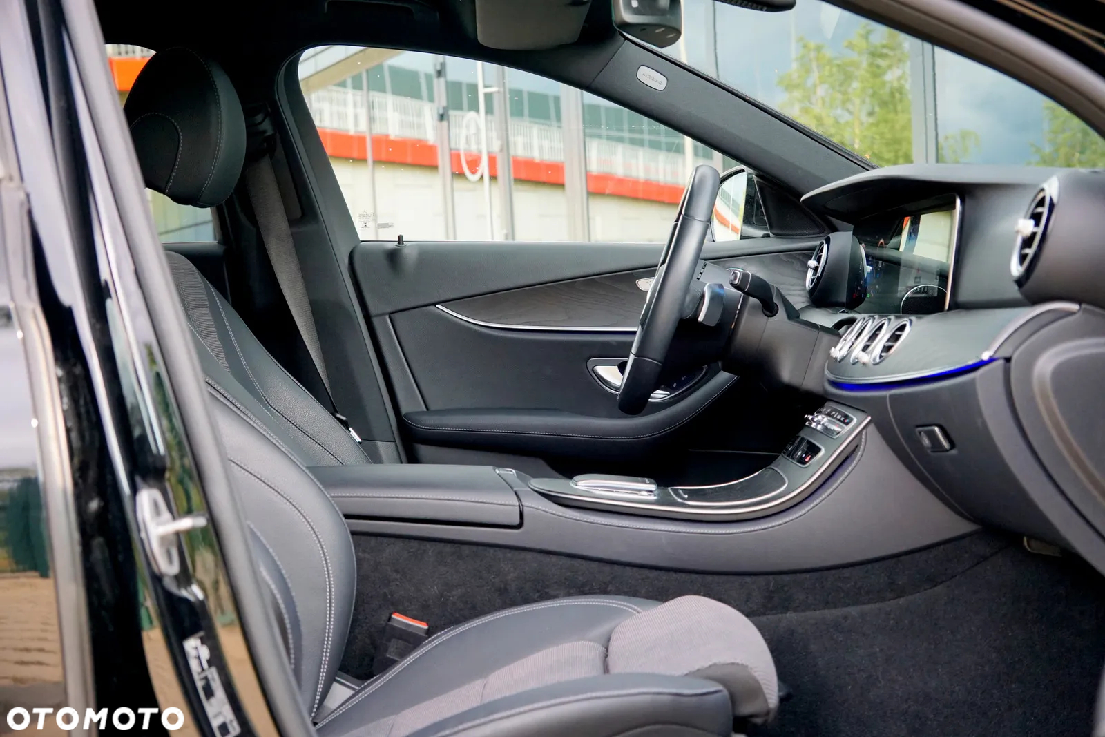 Mercedes-Benz Klasa E 300 9G-TRONIC Avantgarde - 23