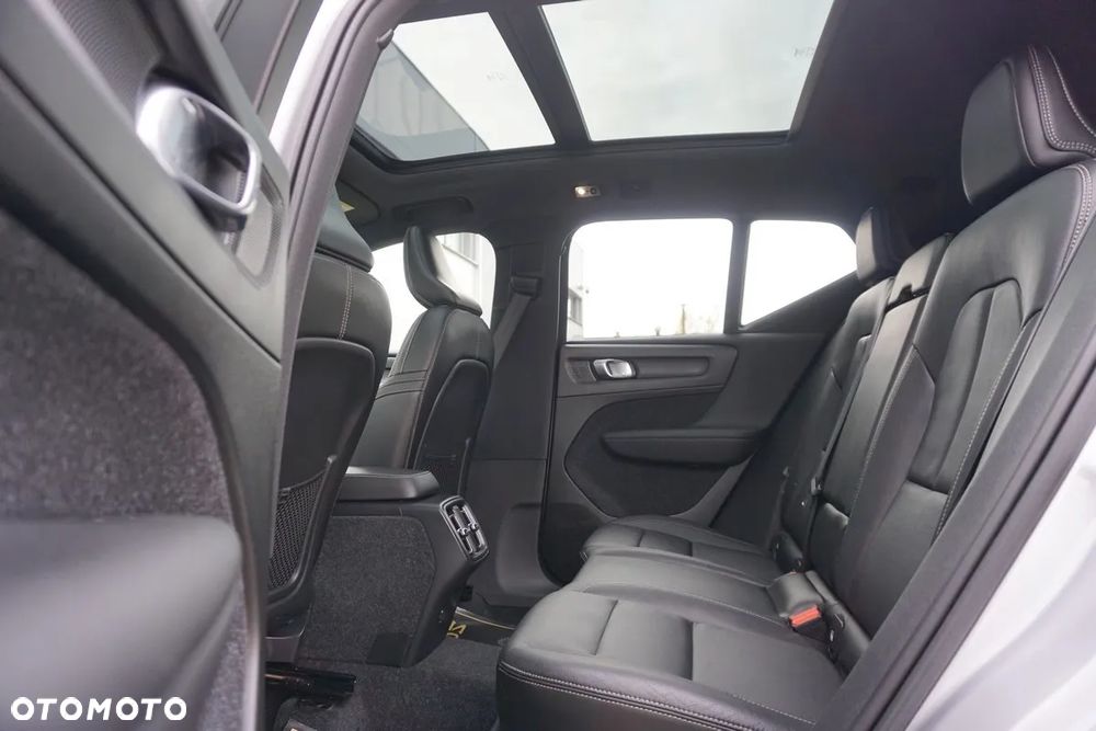 Volvo XC 40 D4 AWD Geartronic R-Design - 38